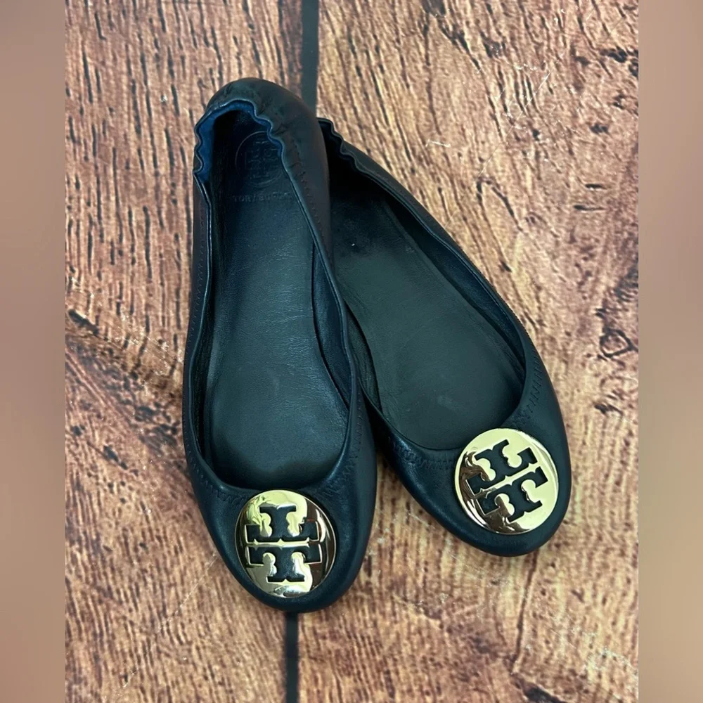 TORY BURCH Reva Blue leather gold metal logo‎ detail ballet flats shoes size 7